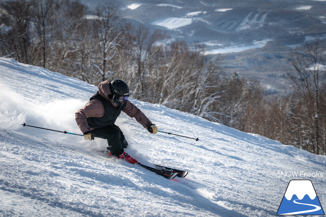 カムイスキーリンクス｜この上ないほど澄んだ青空と極上のパウダースノー。やっぱり『カムイ』は外れない！